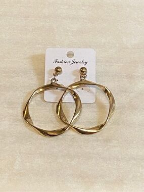Fashion Jewelry Twisted Hoop Earrings in Gold Tone